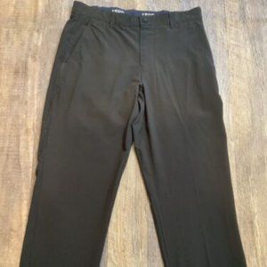 IZOD GOLF Mens Lightweight GOLF Pants Black Size 32 x 30 Flat Front Exc Cond